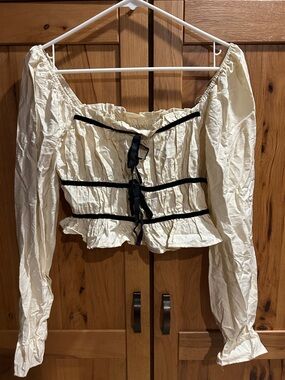 Cream Puff-Sleeve Crop Top with Black Trim